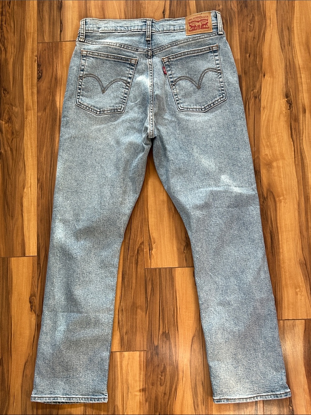 Like New Levi’s Wedgie Straight Jeans - Picture 7 of 8